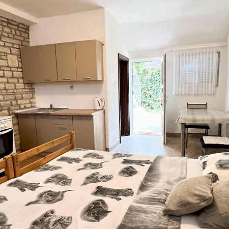 Apartmani Lidija Karin Donji Donji Karin Bagian luar foto