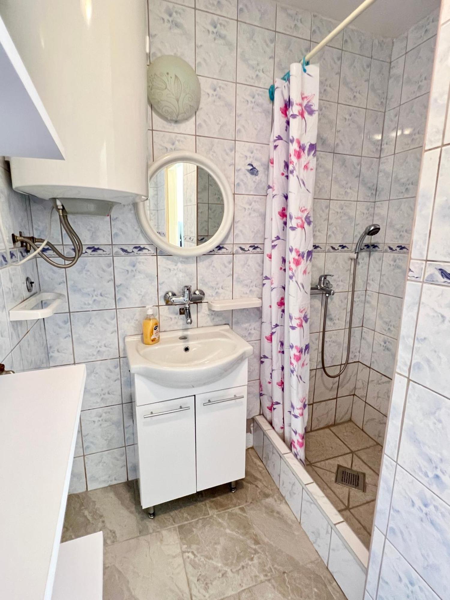 Apartmani Lidija Karin Donji Donji Karin Bagian luar foto